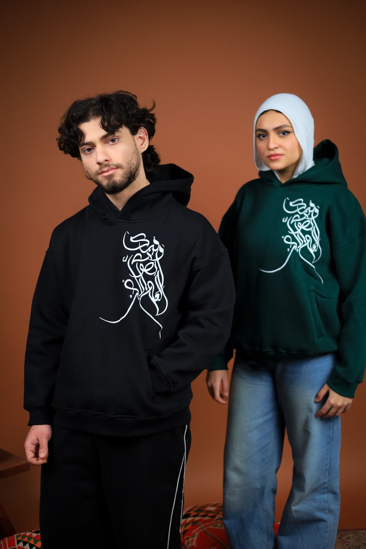 هودي وهج باللونين الأسود والأخضر